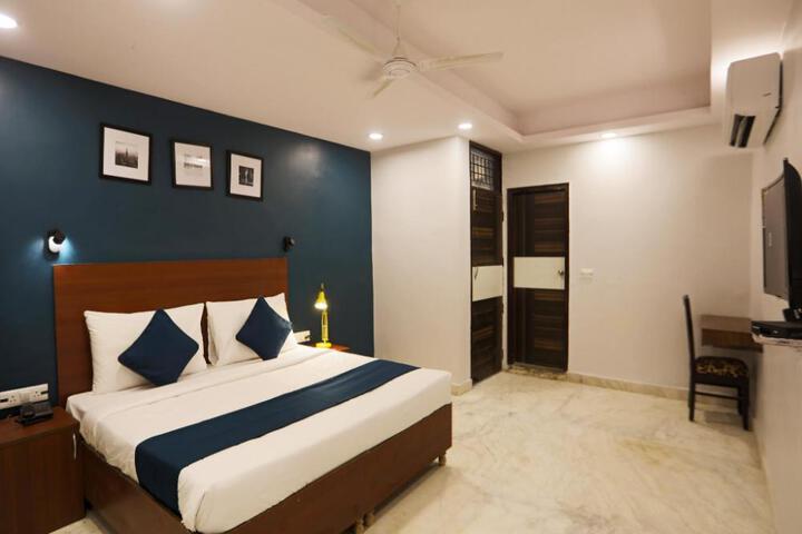Super HOTEL SILVERKEY NEAR LIC BUILDING MAIN RD KHODA NEXT TO SHYAM OIL