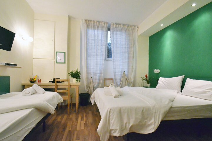 Room 4 of 28