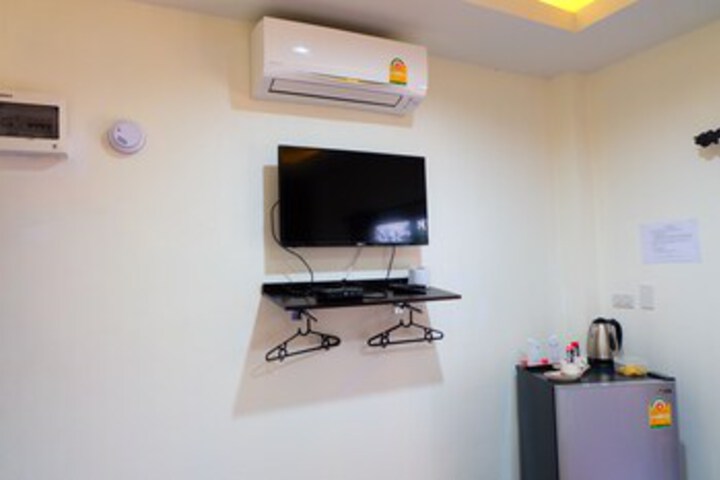 Room 13 of 16