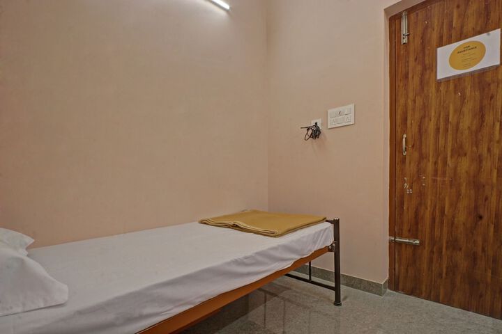 Room 10 of 14