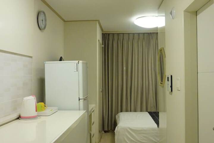 Room 8 of 66