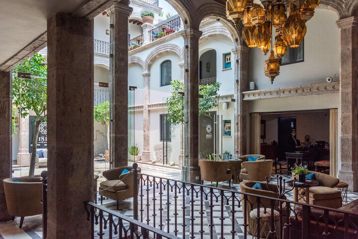Entrance & Lobby