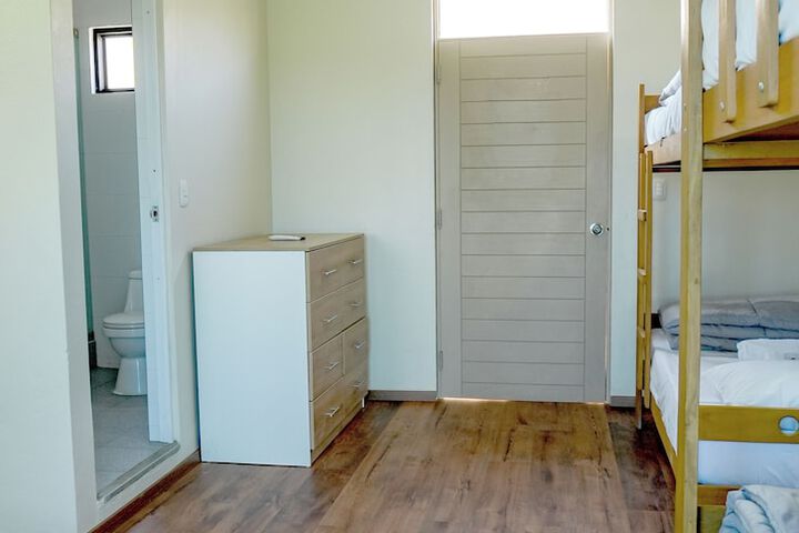 Room 33 of 214