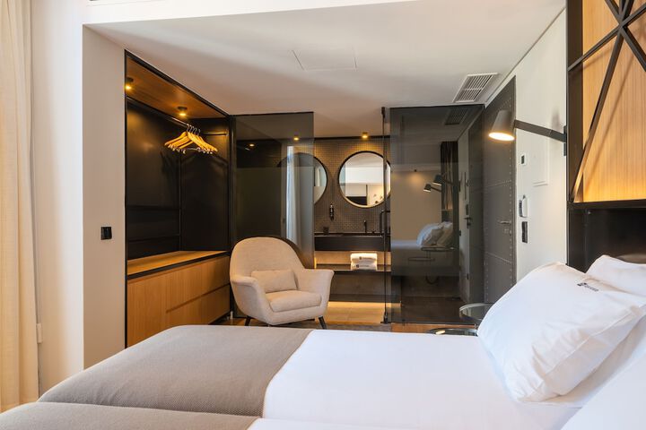 Room 34 of 71