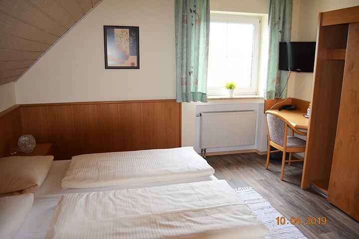 Room 9 of 30
