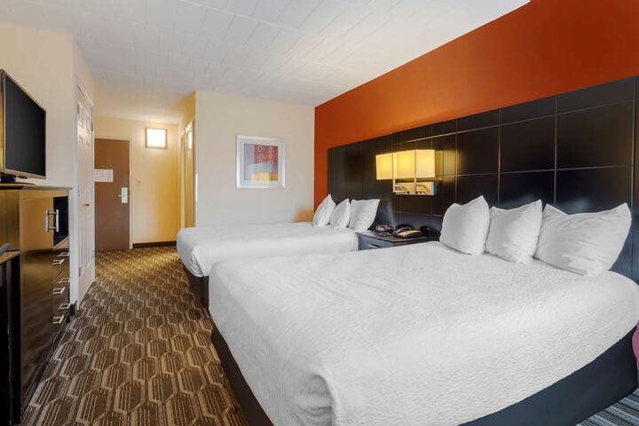 2 Double Beds (3 of 9)