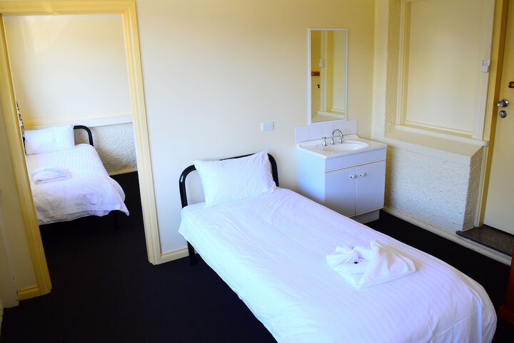 Room 3 of 7