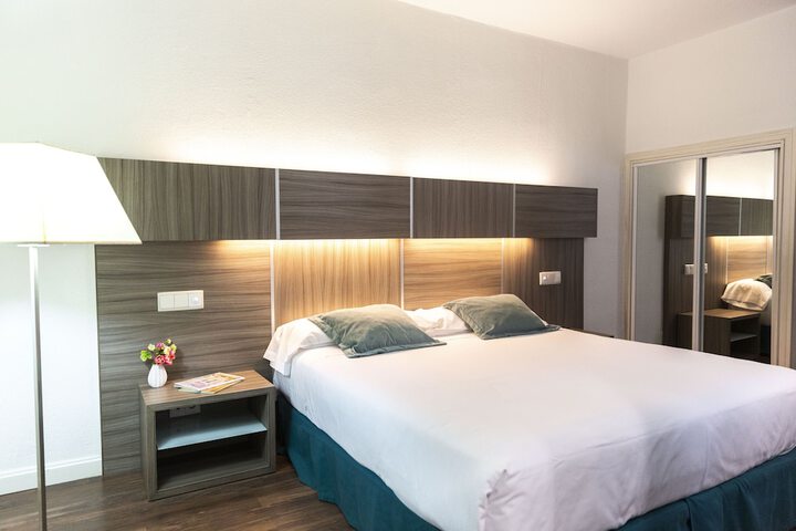 Room 9 of 34