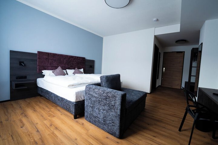 Room 17 of 24