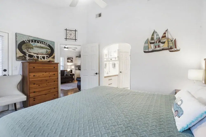 Room 4 of 23