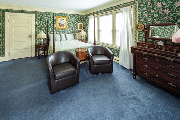 Room 8 of 37