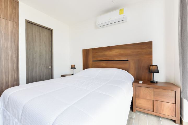 Room 2 of 102