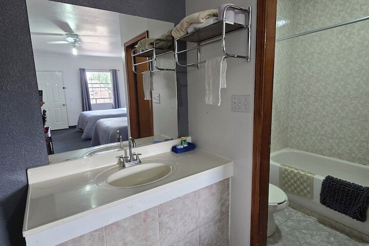 Room 6 of 13
