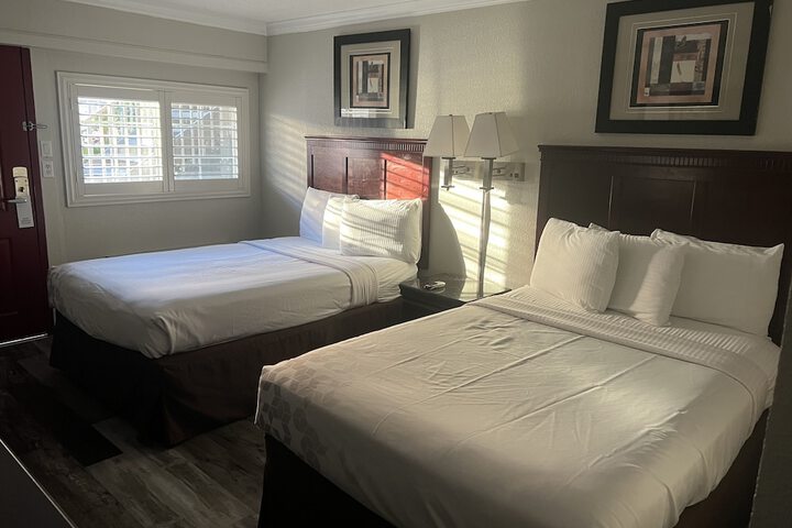 2 Double Beds (2 of 10)
