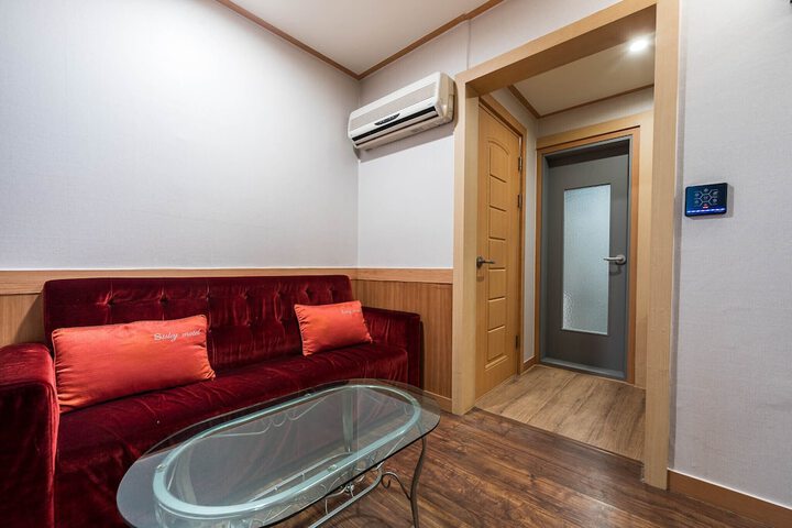 Room 22 of 34