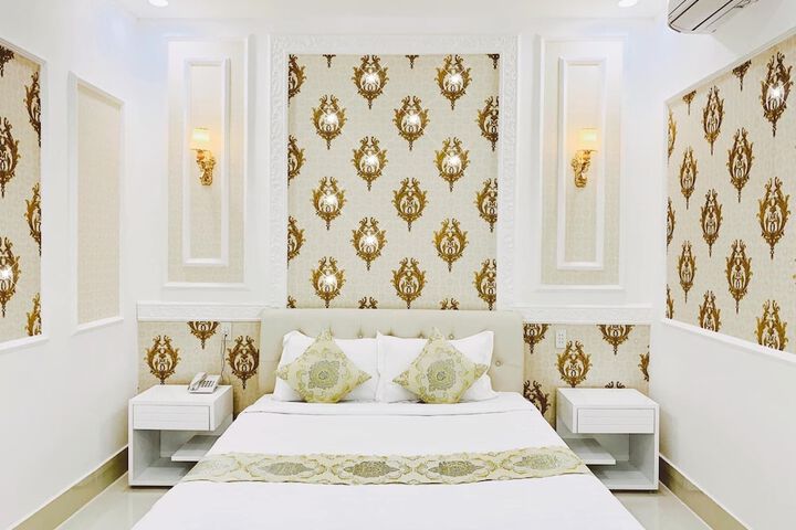 Room 3 of 15