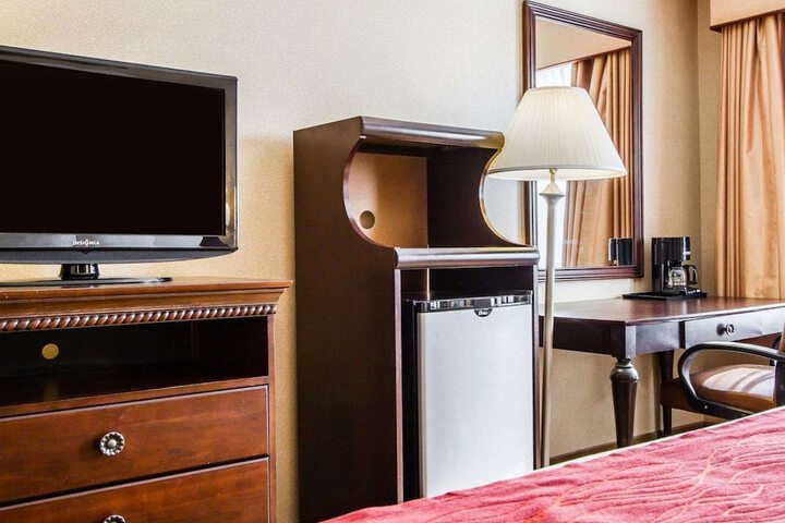 1 King Bed (4 of 14)