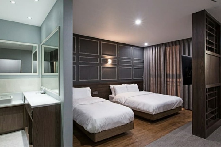 Room 14 of 54