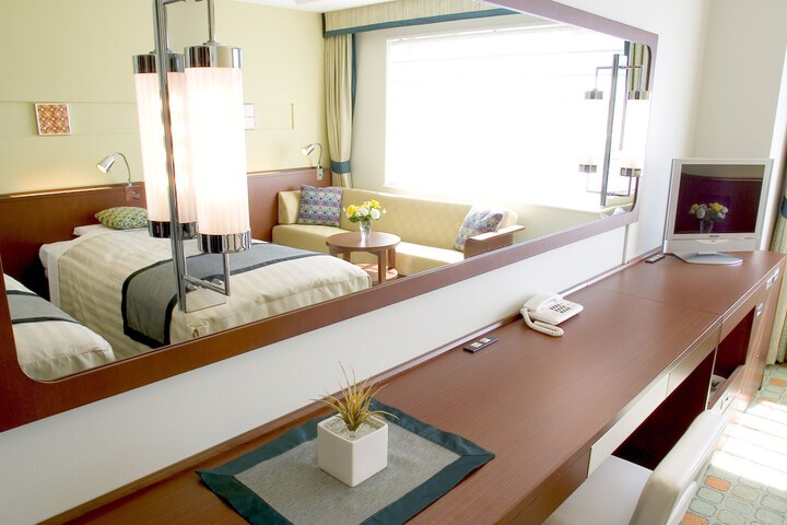 Room 4 of 52