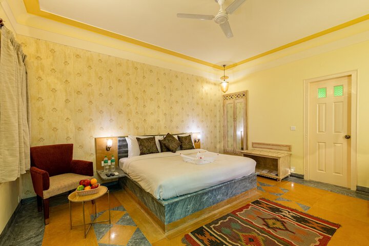 Room 2 of 33