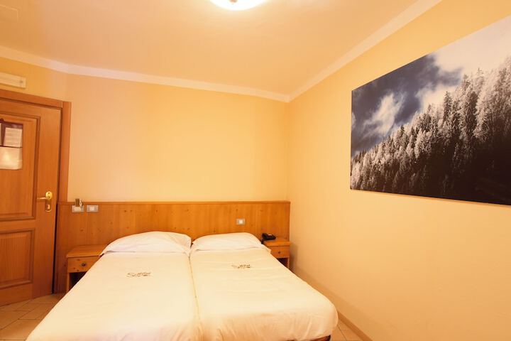 Room 27 of 49