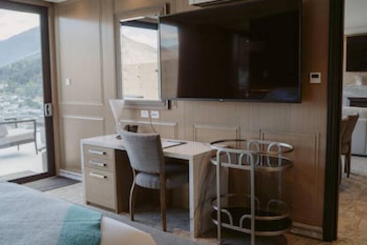 Room 31 of 216
