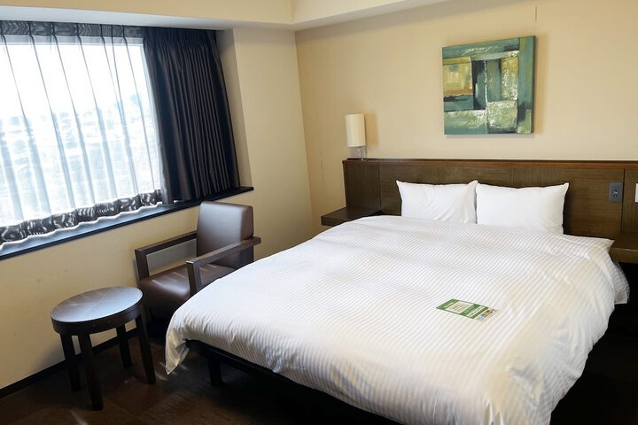 Room 8 of 28