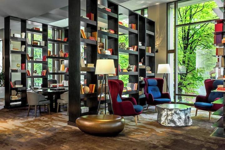 Lobby lounge