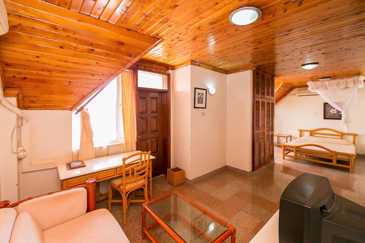 Room 8 of 28