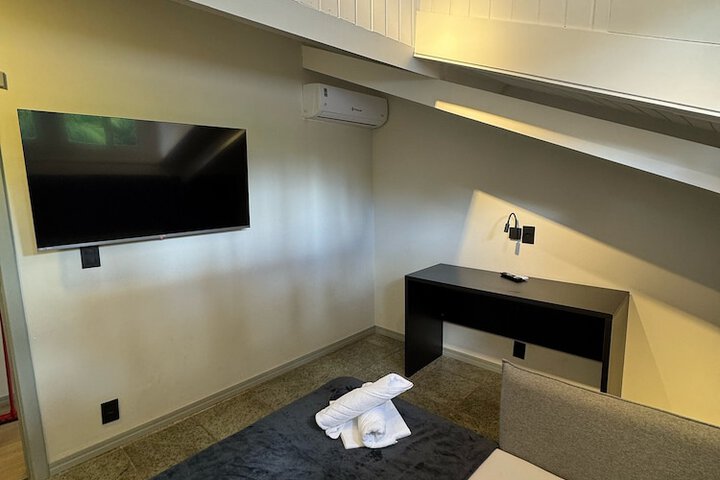 Room 27 of 93