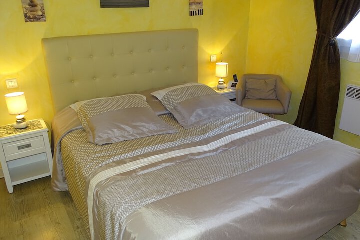 Room 8 of 77