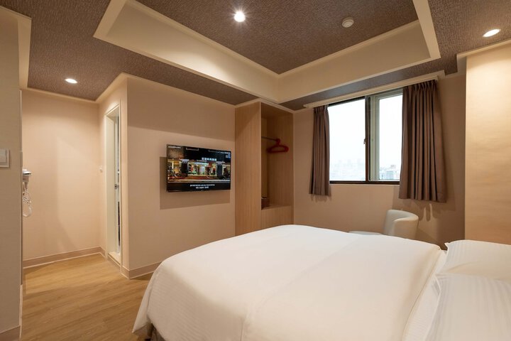 Room 35 of 128
