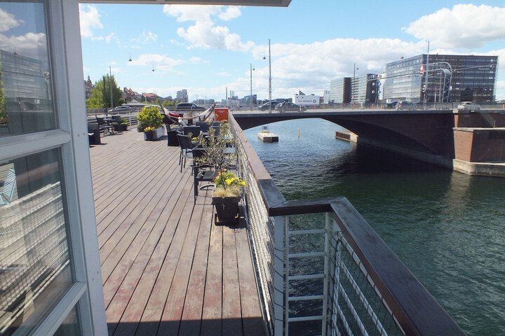 Sundeck 56 of 71