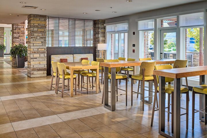 Hotel Interior 4 of 32