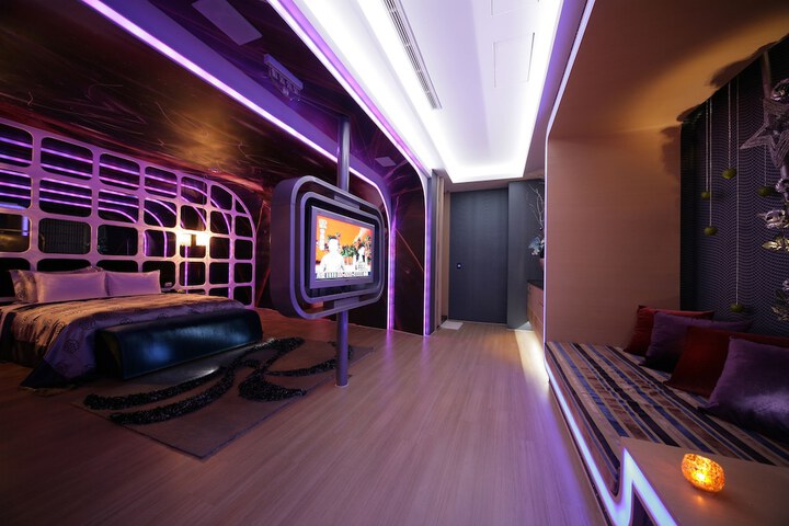 Room 14 of 65