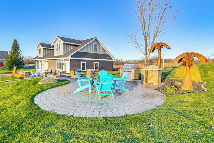 Lakefront Gem: Grills & Fire Pit in Dent