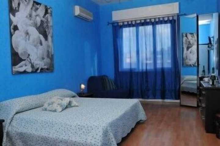 Room 5 of 16