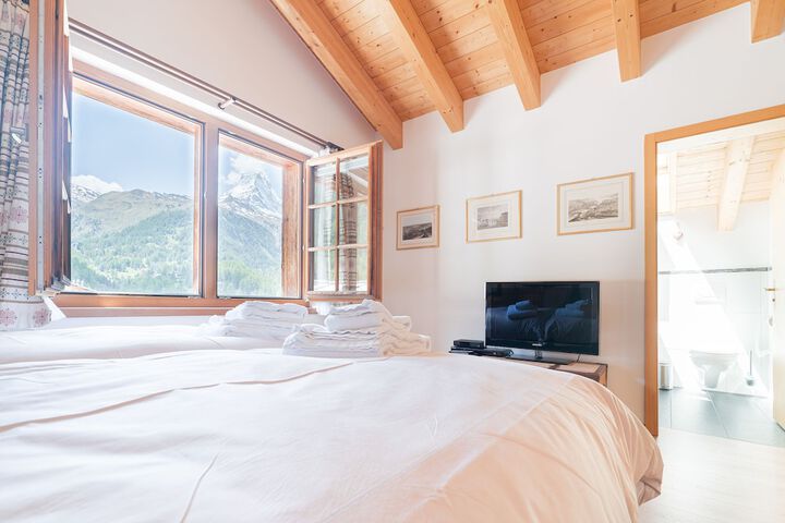 Room 4 of 35
