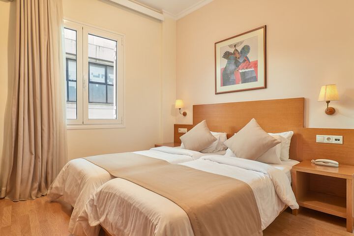 Room 4 of 52