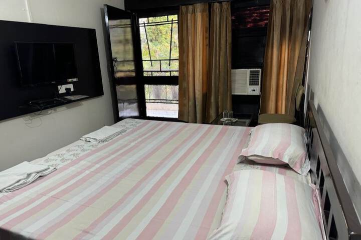 Room 7 of 11