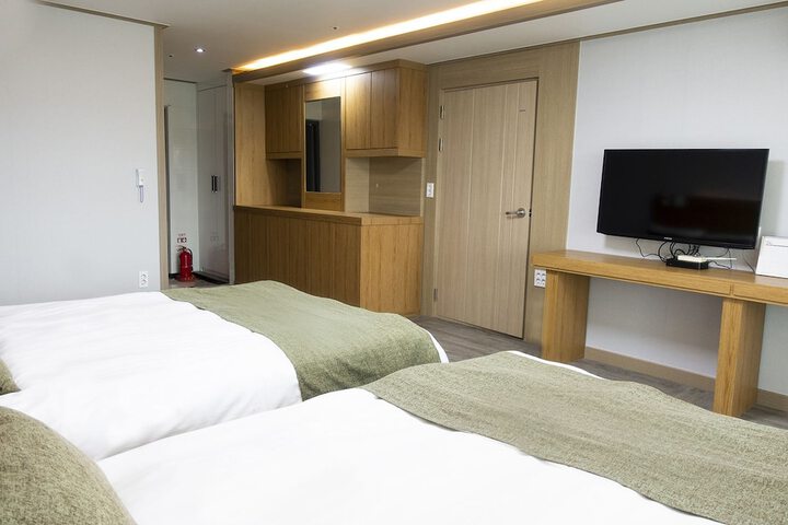Room 7 of 61