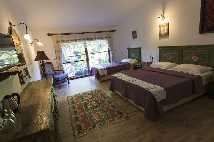 Room 9 of 90