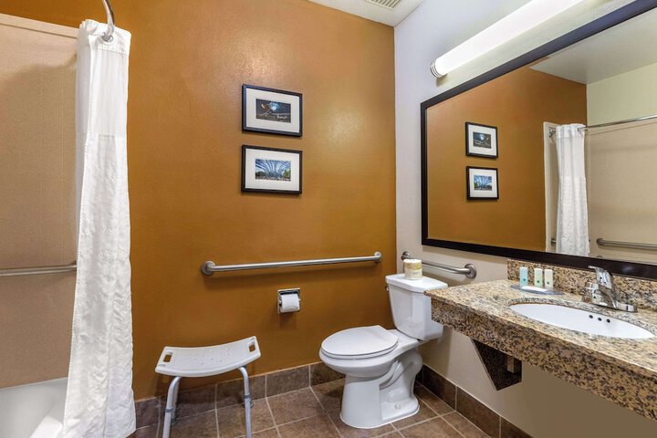 Suite 2 Queen Beds (14 of 26)