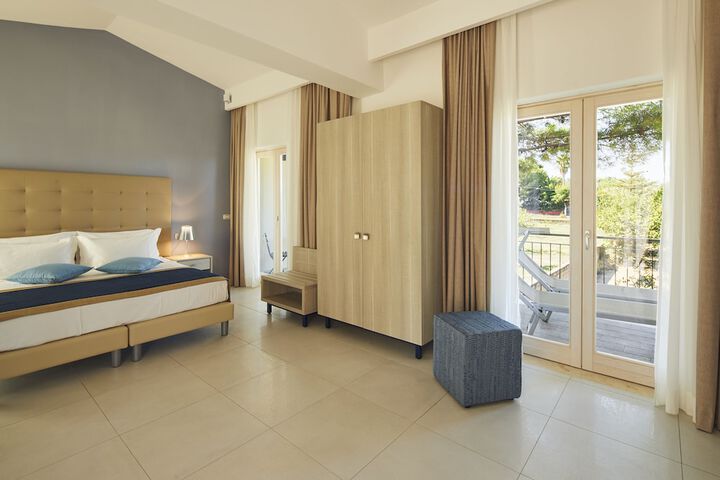 Room 9 of 43