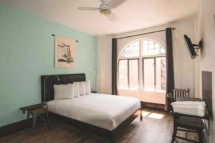 Room 10 of 40