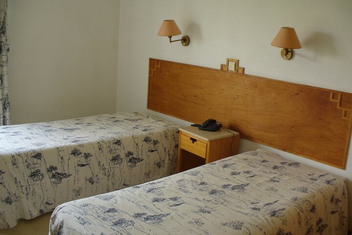 Room 8 of 33