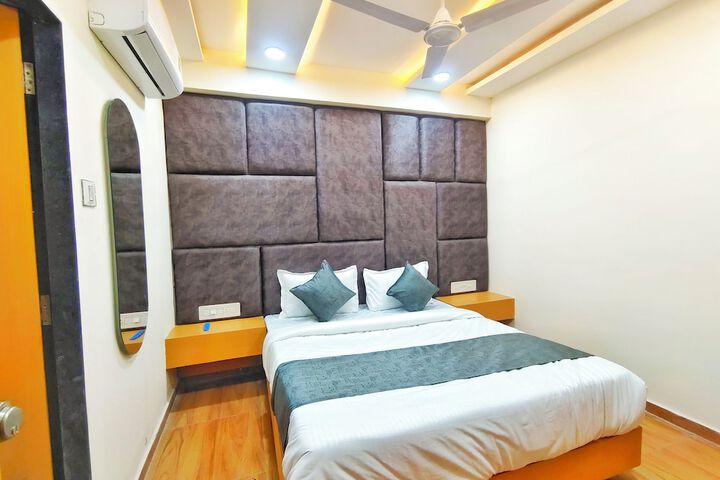 Room 5 of 15