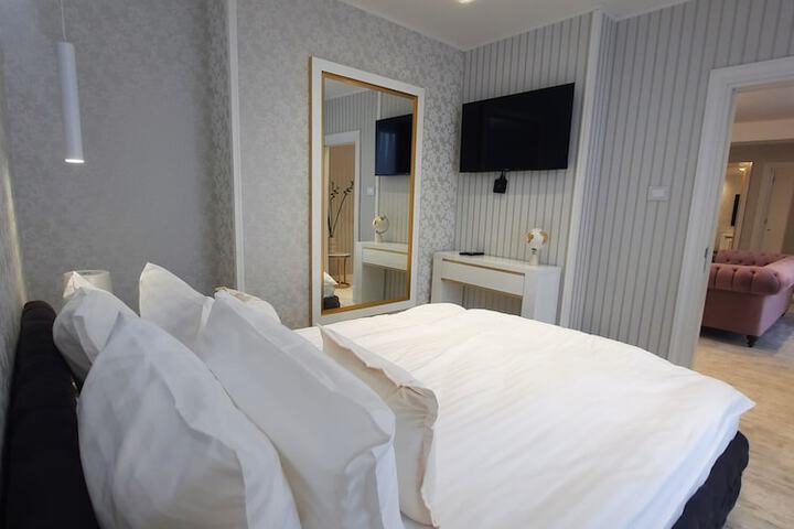 Room 4 of 101