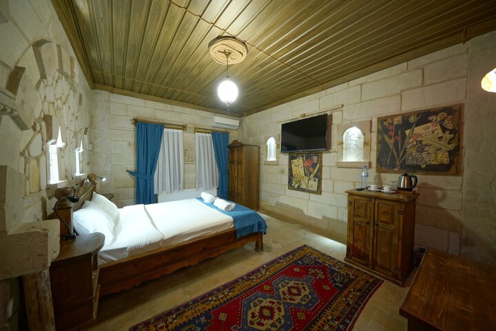Room 3 of 113