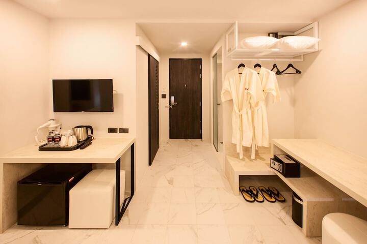 Room 11 of 60